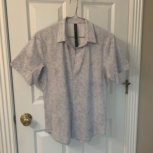 LuLulemon mens short sleeve button down